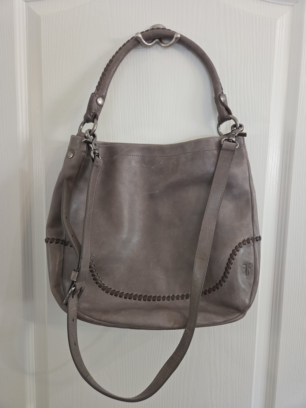 FRYE Women's Grey Leather Shoulder Bag - Stylish Everyday Tote